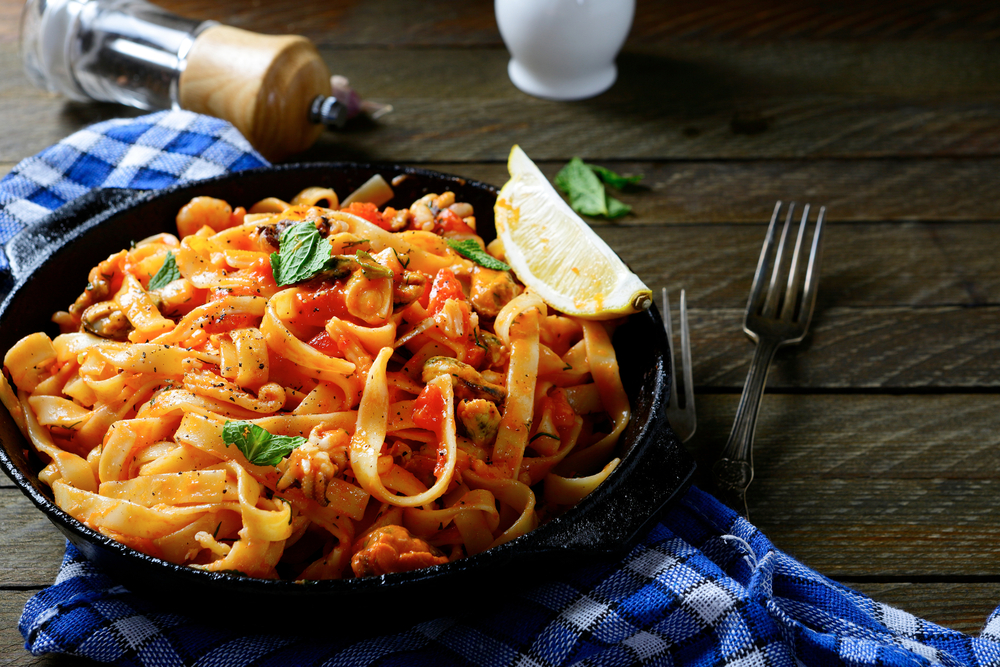 Spaghetti,With,Seafood,In,A,Pan,,Mediterranean,Food